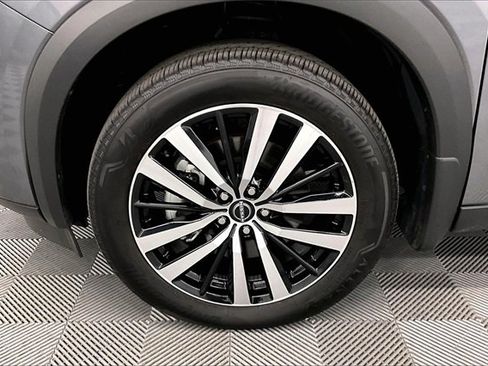 Used 2025 Nissan Pathfinder Platinum image 9