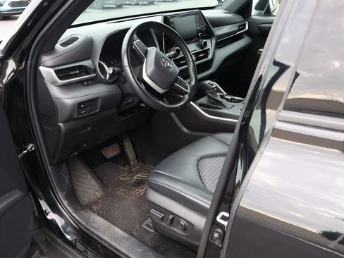 Used 2022 Toyota Highlander XSE FWD image 7