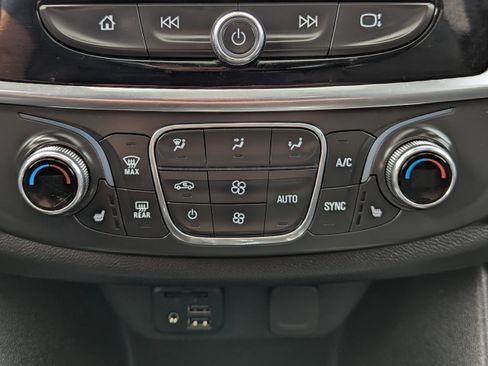 Used 2022 Chevrolet Traverse RS image 14