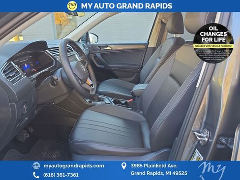 Used 2022 Volkswagen Tiguan SE image 9