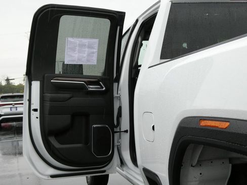 Used 2024 GMC Sierra 2500 SLE w/ SLE Convenience Package image 33