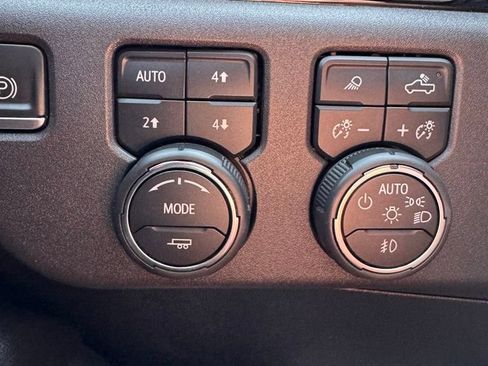 Used 2023 Chevrolet Silverado 1500 LTZ AWD/4WD image 26