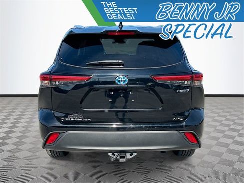 Used 2023 Toyota Highlander XLE image 6