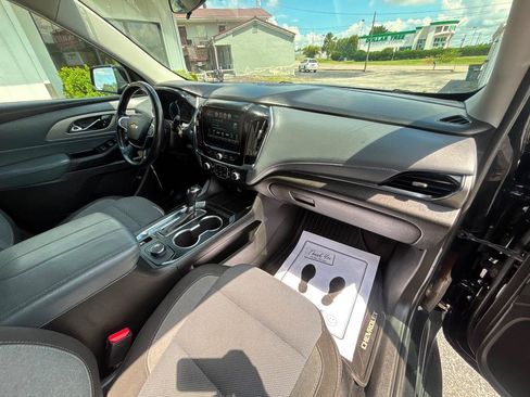 Used 2018 Chevrolet Traverse LT FWD image 38