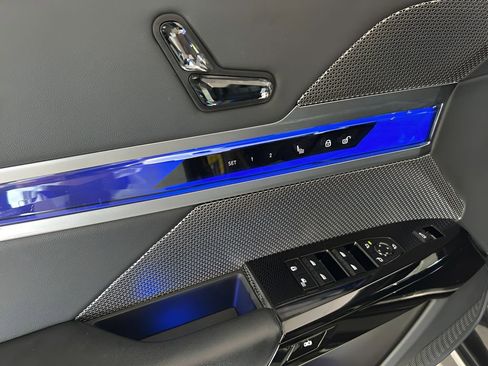 Used 2023 BMW i7 xDrive60 image 10