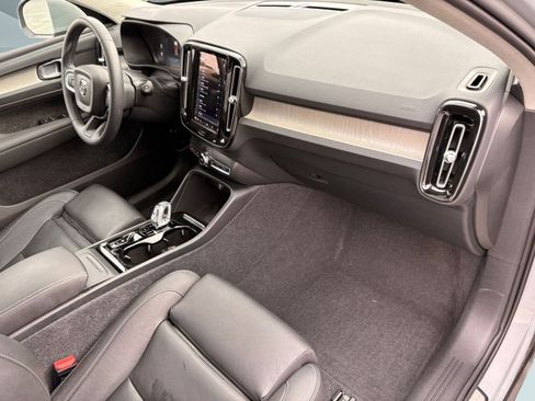 Certified 2024 Volvo XC40 B5 Plus w/ Protection Package image 28