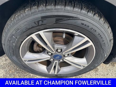 Used 2018 Ford Focus SE w/ SE Appearance Package FWD image 14