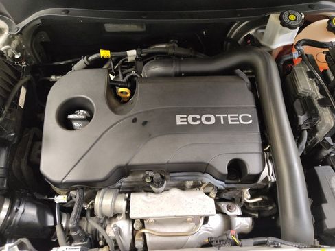 Used 2019 Chevrolet Equinox LS image 30