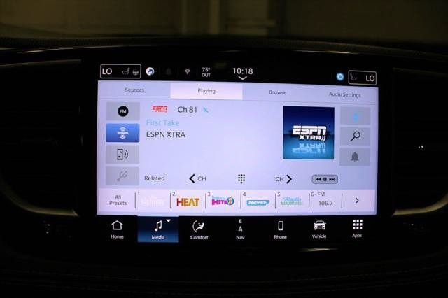 Certified 2025 Chrysler Pacifica Limited FWD image 17