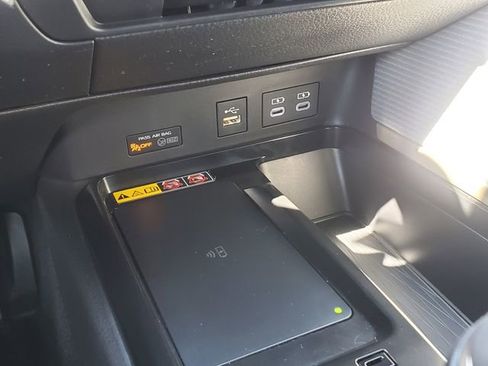 Used 2025 Toyota Camry SE FWD image 31