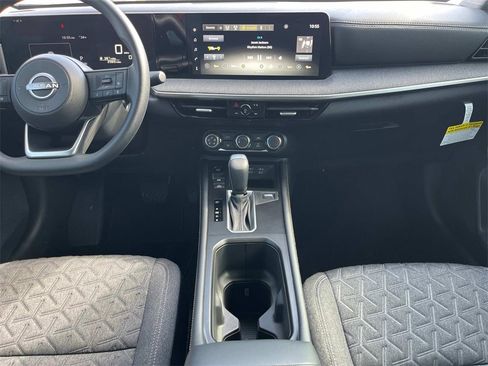 Certified 2025 Nissan Kicks SV image 19