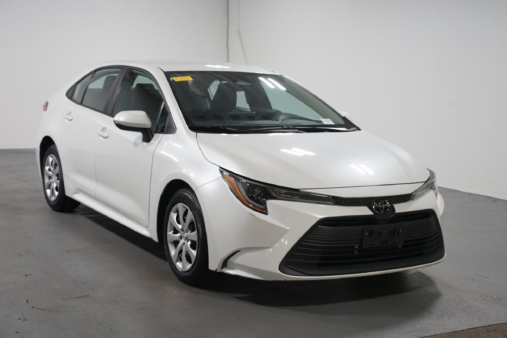 Certified 2025 Toyota Corolla LE FWD image 3