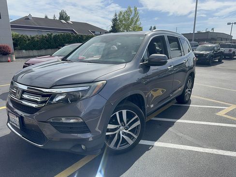 Used 2016 Honda Pilot Touring image 1