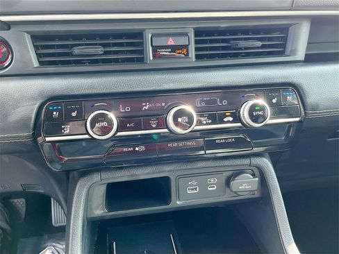 Used 2023 Honda Pilot Elite image 16