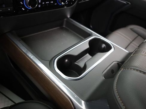 Used 2024 Chevrolet Silverado 2500 High Country w/ High Country Premium Package image 14