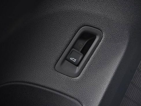 New 2026 Volkswagen Atlas SE image 9