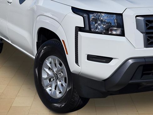 Used 2024 Nissan Frontier SV image 41