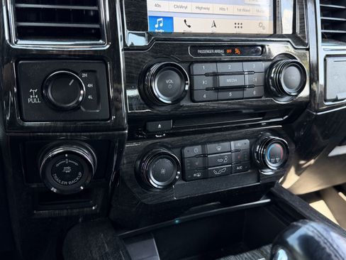 Used 2018 Ford F150 XLT w/ Equipment Group 302A Luxury AWD/4WD image 28