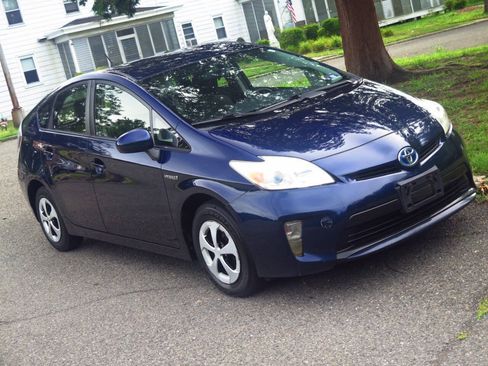 Used 2013 Toyota Prius Two FWD image 18