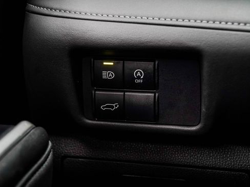 Used 2025 Toyota Highlander LE FWD image 29