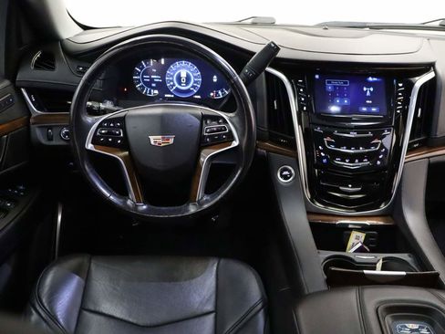 Used 2019 Cadillac Escalade Premium Luxury AWD/4WD image 17