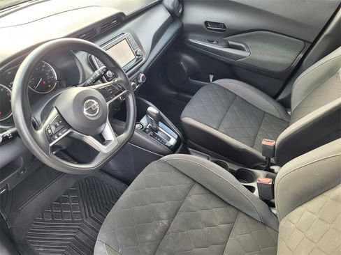 Used 2019 Nissan Kicks S image 11