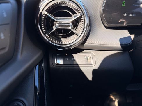 Used 2025 Chevrolet Equinox LT w/ Safety and Technology Package image 23