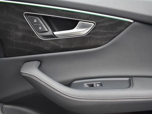 Used 2023 Audi Q8 Premium Plus image 31