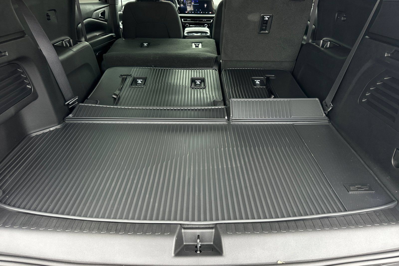 New 2026 Chevrolet Traverse LT w/ LPO, Floor Liner Package FWD image 16
