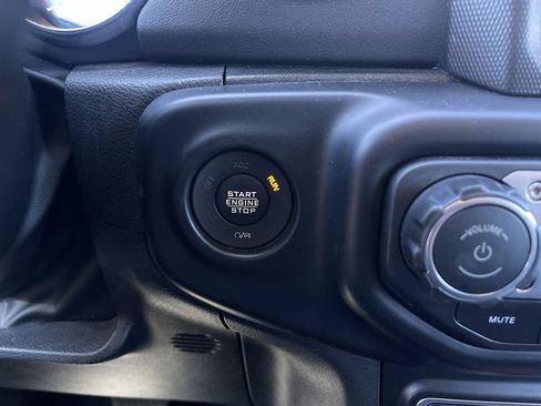 Used 2022 Jeep Gladiator Overland w/ Popular Equipment Package AWD/4WD image 17
