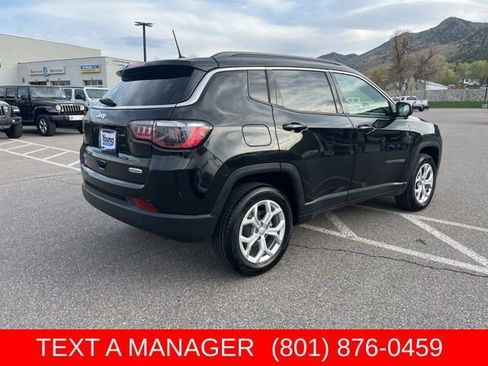 Used 2024 Jeep Compass Latitude AWD/4WD image 3