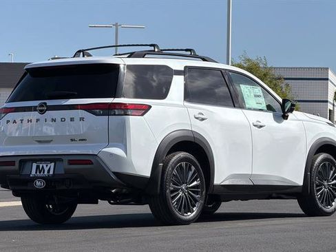 New 2026 Nissan Pathfinder SL w/ SL Premium Package AWD/4WD image 4