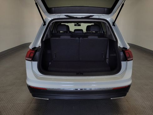 Used 2021 Volkswagen Tiguan SE w/ Panoramic Sunroof Package image 29
