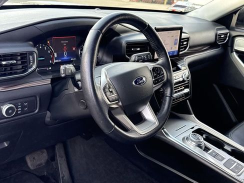 Used 2022 Ford Explorer Limited w/ Hybrid Equipment Group 310A RWD image 9