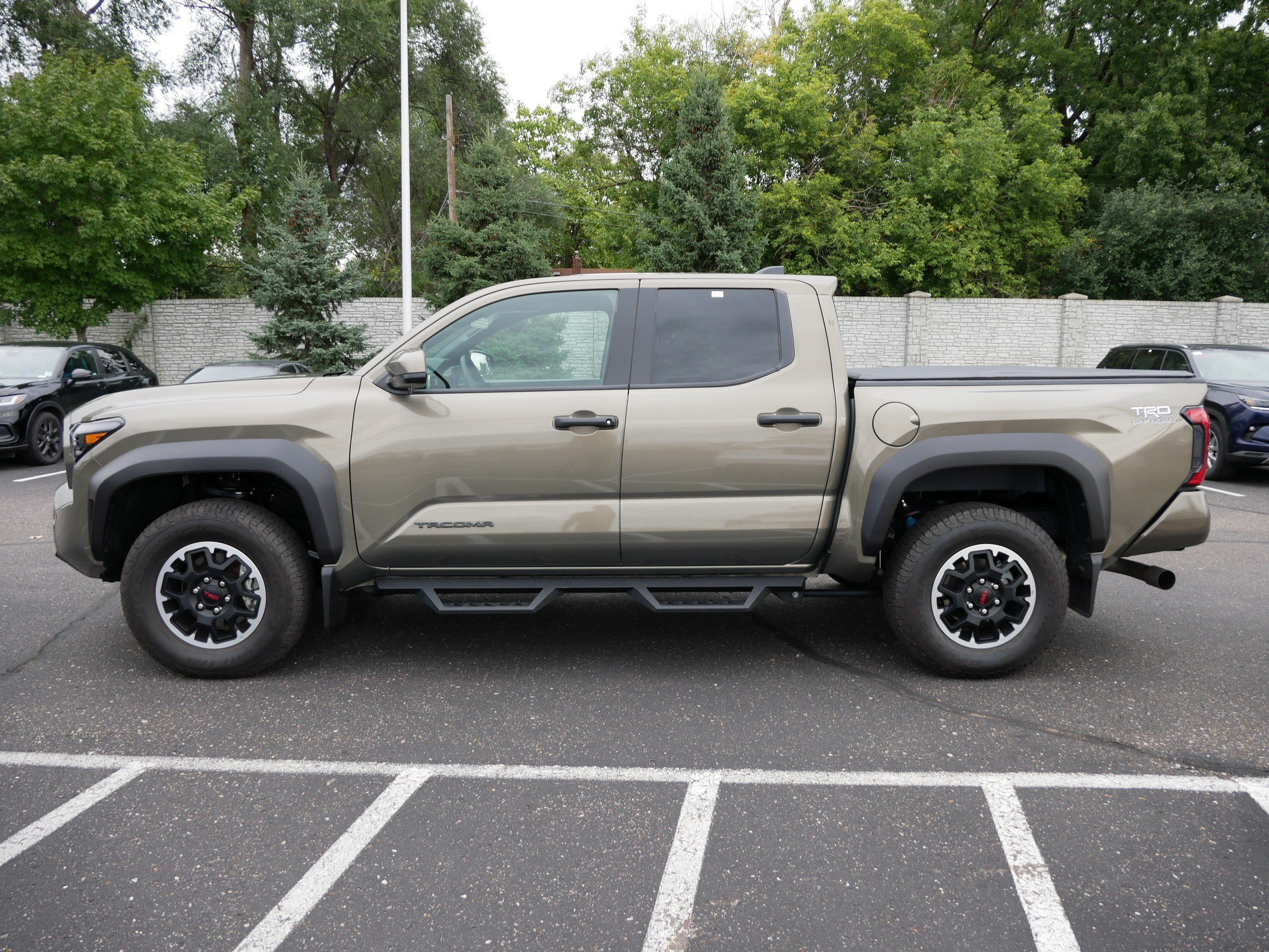 Certified 2025 Toyota Tacoma TRD Off-Road AWD/4WD image 3