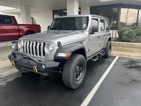 Used 2018 Jeep Wrangler Unlimited Sport S image 2