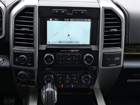 Used 2018 Ford F150 Lariat image 22