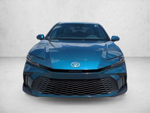 Used 2025 Toyota Camry SE FWD image 2