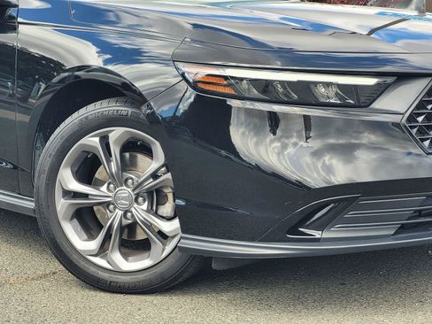 Used 2023 Honda Accord EX image 11
