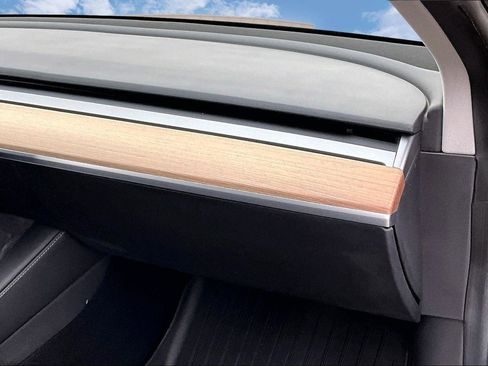 Used 2021 Tesla Model 3 Long Range image 16