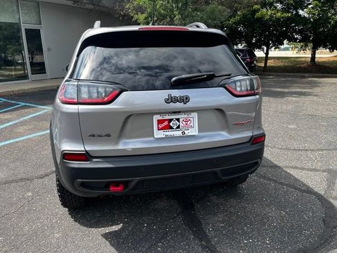 Used 2019 Jeep Cherokee Trailhawk AWD/4WD image 4