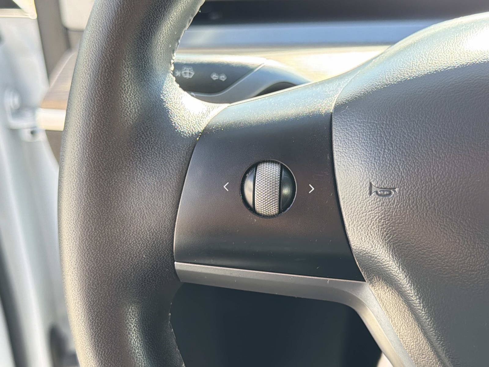 Used 2021 Tesla Model Y Long Range AWD/4WD image 17