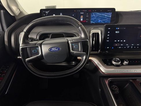 Used 2025 Ford Expedition Platinum w/ Driver's Package image 14