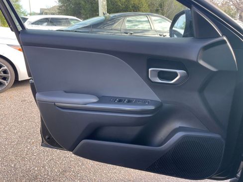 Used 2025 Kia K4 LXS image 18