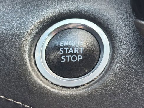 Used 2021 Toyota Highlander L FWD image 30