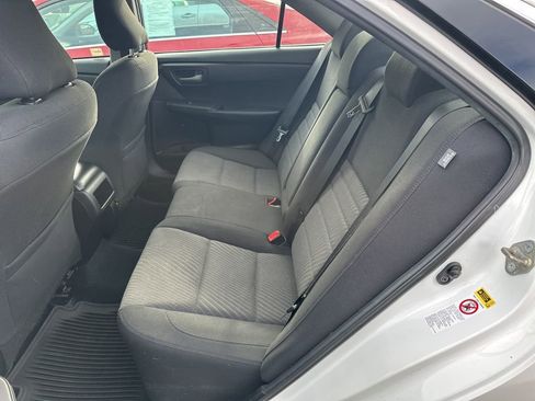 Used 2015 Toyota Camry LE image 7