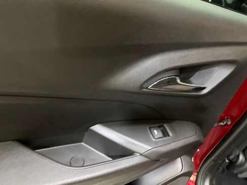 Used 2025 Chevrolet Trax LT w/ LT Convenience Package FWD image 22