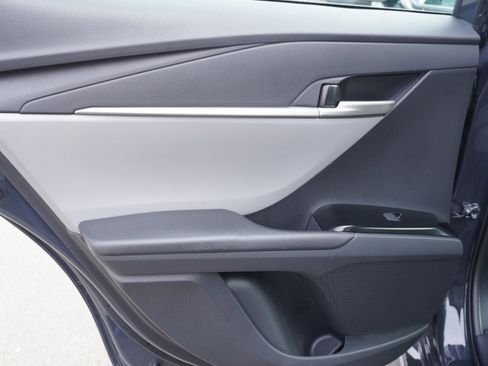 Used 2025 Toyota Camry SE image 12