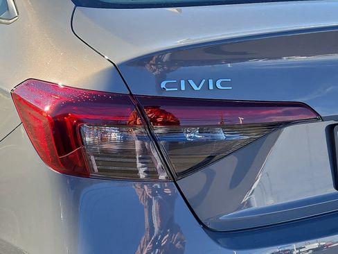 Used 2025 Honda Civic Sport image 11