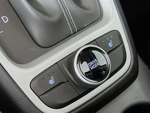 Certified 2026 Hyundai Venue SEL FWD image 19